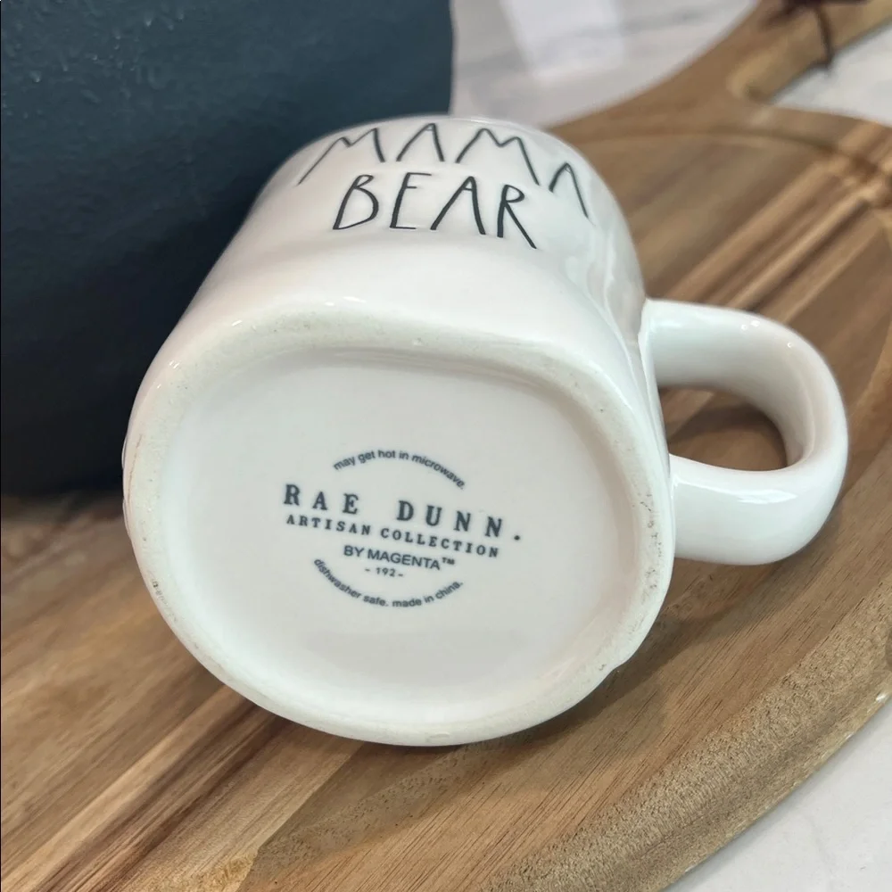 Cute. MAMA🐻 Rae Dunn Mug..